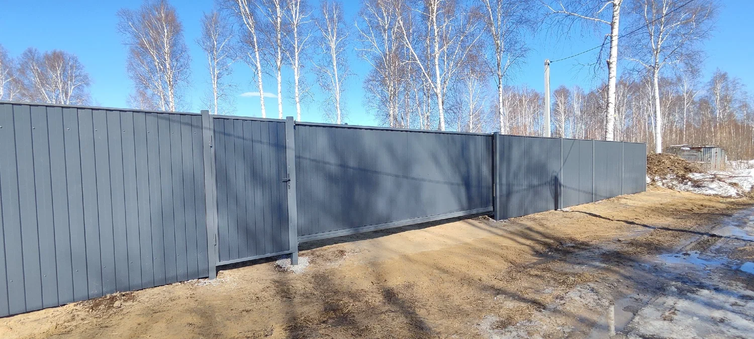 Монтаж забора из профнастила